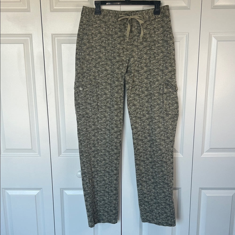L.L. Bean Women's Green Camo Straight Leg Pants